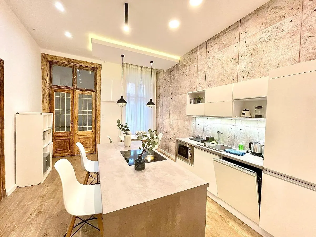 Dream Romance Residency - Finnish Sauna Budapest